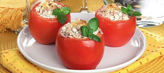 Tomates recheados com creme de ricota