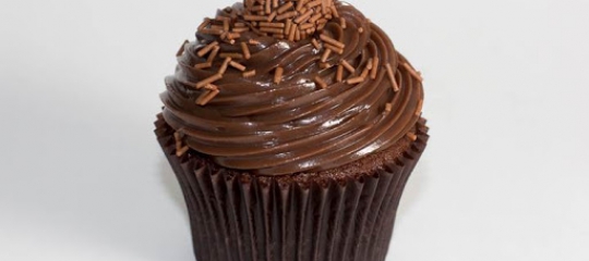 CUPCAKE DE BRIGADEIRO COM RENATA